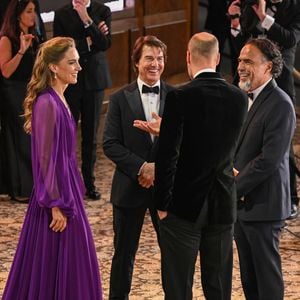 Le couple royal s'est rendu à Londres pour une avant-première aux côtés de Tom Cruise.
Kate Middleton, Alejandro González Iñárritu, William et Tom Cruise à l'avant-première de "DIGGER" à Londres, le 22 Septembre 2026
©Backgrid UK/ Bestimage