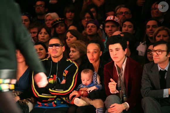 La mère de Matisse est l'ex-compagne de Joey, Leïla.
Le chanteur français JoeyStarr, sa compagne Leila et leur fils Matisse assistent au défilé de la collection de prêt-à-porter automne-hiver 2008-2009 de Jean-Charles de Castelbajac à Paris, France, le 29 février 2008. Photo Guignebourg-Nebinger-Orban-Taamallah/ABACAPRESS.COM
