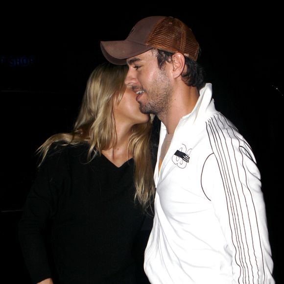 Anna Kournikova et Enrique Iglesias très amoureux dans les rues de Miami. @ KADENA PRESS / BESTIMAGE