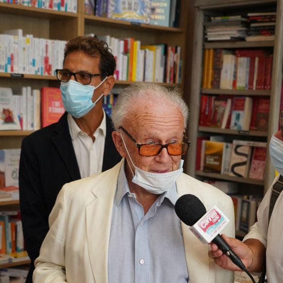 Le présentateur de télévision et de radio français Philippe Bouvard lors de la dédicace du livre de l'ancien président de la République Nicolas Sarkozy Le Temps des Tempêtes à Cannes, France, le 24 août 2020. Photo by ABACAPRESS.COM