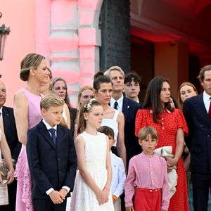 La princesse Charlene de Monaco, le prince héréditaire Jacques, la princesse Gabriella, Charlotte Casiraghi, Balthazar Casiraghi-Rassam, Tatiana Santo Domingo et Maximilian Casiraghi - Célébration des 20 ans de règne du prince souverain Albert II de Monaco sur la place du Palais à Monaco, le 19 juillet 2025. © Bruno Bebert/Bestimage