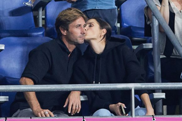 Camille Lou et son compagnon Romain Laulhé dans les tribunes du match de Coupe du monde de rugby opposant l'Irlande à l'Ecosse (36-14) au stade de France à Saint-Denis, proche Paris, Seine Saint-Denis, France © Jacovides-Moreau/Bestimage