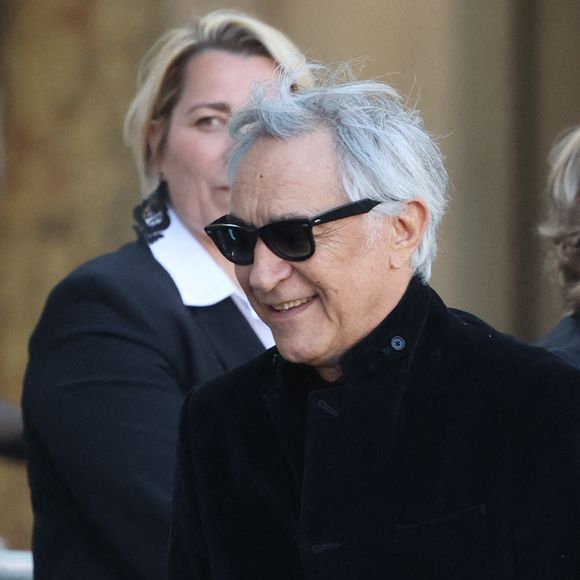 Avant la cérémonie, plusieurs célébrités ont été aperçues. Parmi elles, Benjamin Biolay et Richard Berry 

Richard Berry - Obsèques de Nathalie Baye en l'église Saint-Sulpice à Paris le 23 avril 2026. © Dominique Jacovides - Coadic Guirec / Bestimage