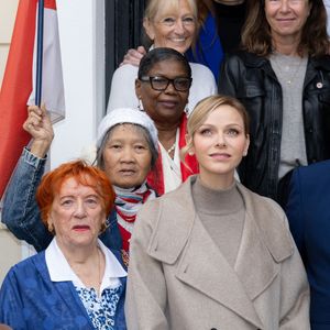 Charlene de Monaco offre des cadeaux aux personnes défavorisées au bureau de la Croix-Rouge de Monaco, le 14 novembre 2025.

Photo : Olivier Huitel / Pool Monaco / Bestimage