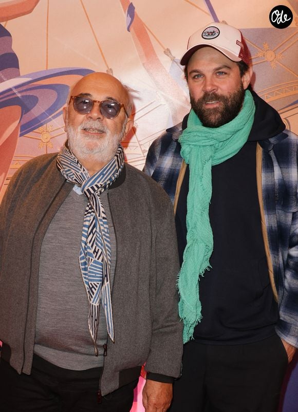 Gérard Jugnot et son fils Arthur Jugnot au photocall de la générale du spectacle "Tempo" du Cirque d'Hiver Bouglione à Paris, France, le 18 octobre 2025. © Coadic Guirec/Bestimage