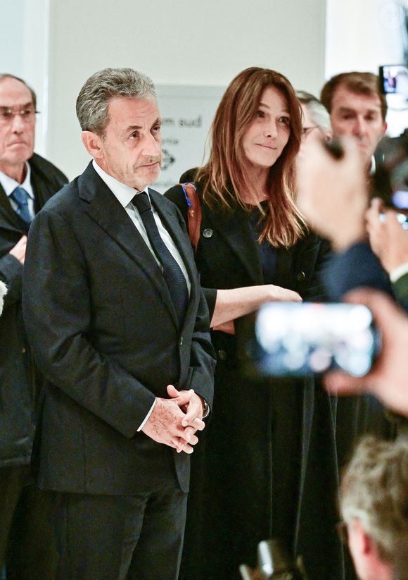 Nicolas Sarkozy et sa femme Carla Bruni - Nicolas Sarkozy condamné à 5 ans de prison à l'issue du procès de l'affaire du financement libyen au tribunal correctionnel de Paris, le 25 septembre 2025. L'ancien chef de l'Etat était accompagné de sa femme, C.Bruni. Nicolas Sarkozy, jugé coupable d’association de malfaiteurs, sera prochainement convoqué en vue de lui signifier la date de son incarcération. 
© Christian Liewig / Bestimage