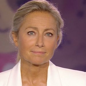 Après huit ans à incarner le 20 heures de France 2, Anne-Sophie Lapix va débuter une nouvelle aventure sur M6 dès la rentrée prochaine.

Dernier J.T de Anne-Sophie Lapix sur France 2
© Capture d'ecran France TV via Bestimage