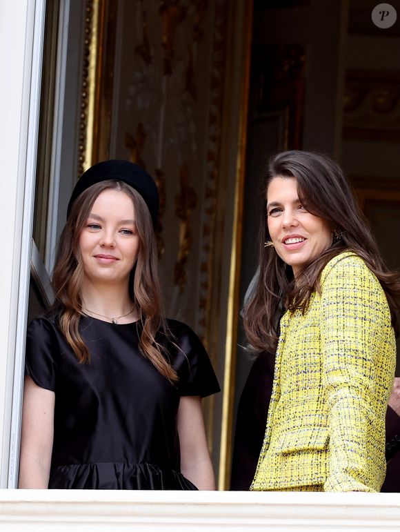 La princesse Alexandra de Hanovre, Charlotte Casiraghi - La famille princière de Monaco au balcon du palais, à l'occasion de la Fête Nationale de Monaco, le 19 novembre 2025. © Dominique Jacovides/Bestimage
