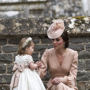 Catherine (Kate) Middleton, duchesse de Cambridge et la princesse Charlotte de Cambridge - Mariage de P. Middleton et J. Matthew, en l'église St Mark Englefield, Berkshire, Royaume Uni, le 20 mai 2017.