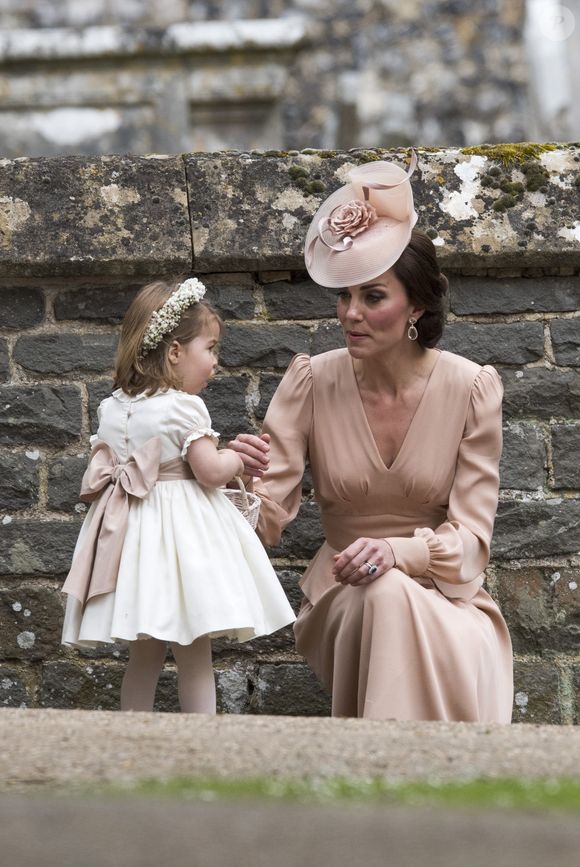 Catherine (Kate) Middleton, duchesse de Cambridge et la princesse Charlotte de Cambridge - Mariage de P. Middleton et J. Matthew, en l'église St Mark Englefield, Berkshire, Royaume Uni, le 20 mai 2017.