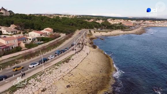 Jean-Pierre Foucault fait visiter sa maison de Carry-le-Rouet dans l'émission Côté Sud, le 3 avril. Capture d'écran France 3