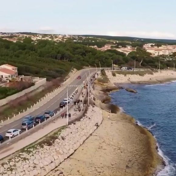 Jean-Pierre Foucault fait visiter sa maison de Carry-le-Rouet dans l'émission Côté Sud, le 3 avril. Capture d'écran France 3