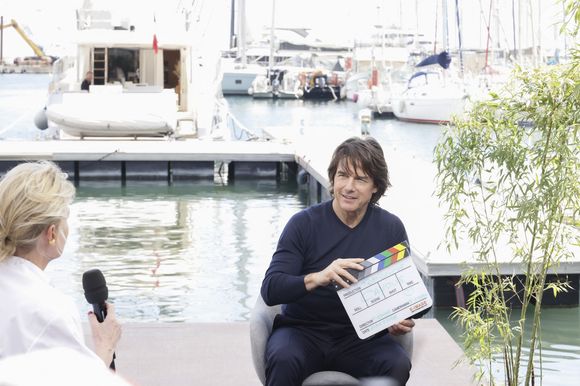 Exclusif - Anne-Elisabeth Lemoine,  Tom Cruise, Patrick Cohen, Pierre Lescure  - Tom Cruise sur le plateau de l'émission "C à vous" lors du 78ème Festival International du Film de Cannes le 13 mai 2025. © Jack Tribeca / Bestimage