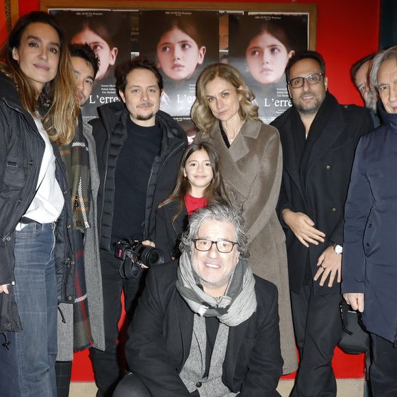 Victoria Olloqui, Rafaela Joubert et Eric Théobald étaient également présents à cette soirée (ce qui fait sens puisqu'ils figurent tous les trois au casting), tout comme Michel Ressiga, Mia Frye, Sarah Guetta, Nathan Reza Zanagar, Yasmina Reza, Boris Menzda et Alexandre Desplat

Exclusif - Victoria Olloqui,Pascale Louange, Rafaela Joubert, Richard Berry,Éric Théobald - lors de la projection du premier court-métrage de Pascale Louange "L'erreur" au cinéma Le Christine à Paris le 21 janvier 2025. "L'Erreur", lorsque l'enfant est victime de l'aliénation maternelle. Un film bouleversant.

© Marc Ausset-Lacroix / Bestimage
