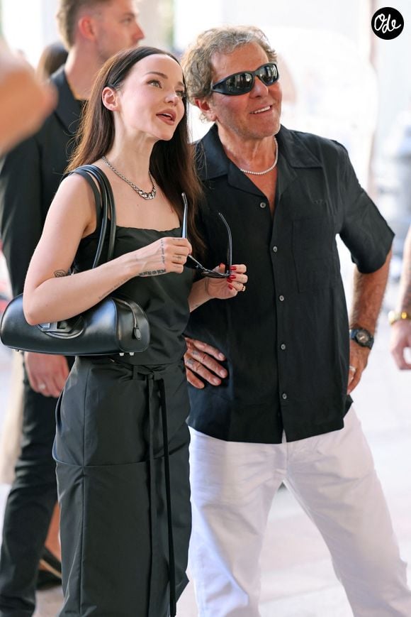 Dove Cameron assiste au lancement du nouveau parfum de Diesel, Only Desire, dans la boutique éphémère de la marque à Milan. Elle est accompagnée de Renzo Rosso, le fondateur de la marque.

Backgrid UK/ Bestimage