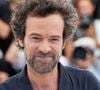 Elle l'a aidé sur un tournage.
Romain Duris assiste au photocall de "Final Cut (Coupez !)" lors de la 75ème édition du festival de Cannes au Palais des Festivals le 18 mai 2022 à Cannes, France. Photo David Boyer/ABACAPRESS.COM