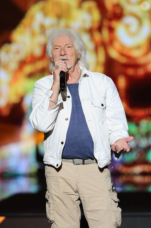 A 96 ans, ce n'est donc toujours pas l'heure de la retraite...

Exclusif - Hugues Aufray - Enregistrement de la 2ème partie de soirée de l'émission "La Chanson secrète 6" à la Scène musicale à Paris, qui sera diffusée le 12 décembre sur TF1. Le 8 septembre 2020 

© Gaffiot-Moreau / Bestimage