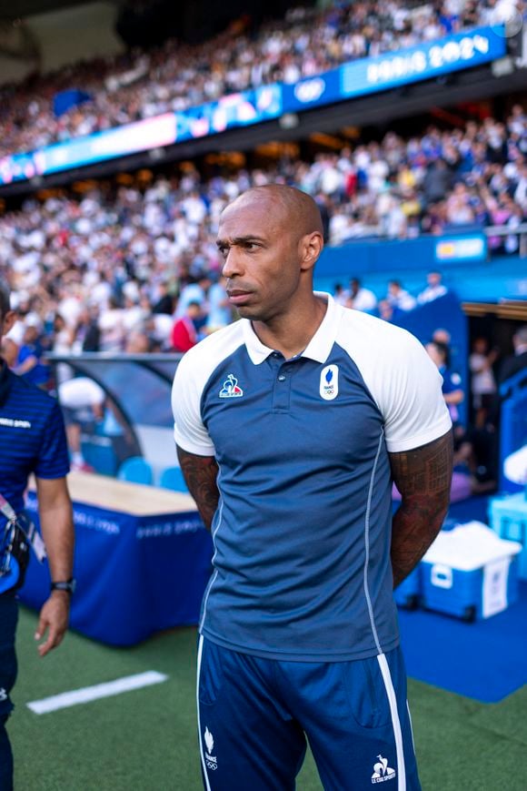 Thierry Henry et ses enfants sont ensuite allés admirer sa statue, installée devant le nouveau stade d’Arsenal

Thierry Henry lors de la finale qui oppose la France à l’Espagne (3-5) pour les Jeux Olympiques au Parc des Princes à Paris, le 9 aout 2024. © Jacovides-Perusseau / Bestimage