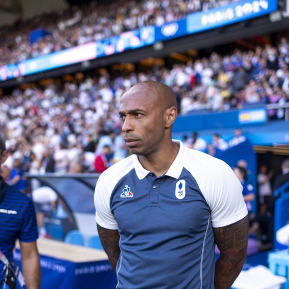 Thierry Henry et ses enfants sont ensuite allés admirer sa statue, installée devant le nouveau stade d’Arsenal

Thierry Henry lors de la finale qui oppose la France à l’Espagne (3-5) pour les Jeux Olympiques au Parc des Princes à Paris, le 9 aout 2024. © Jacovides-Perusseau / Bestimage