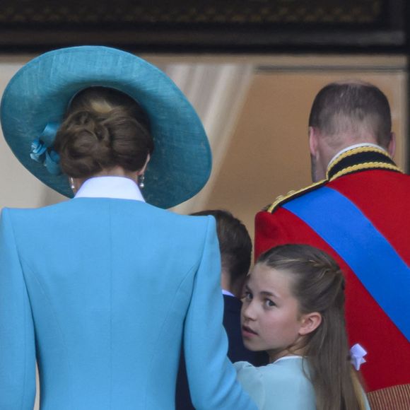 Le prince Louis de Galles, Catherine (Kate) Middleton, princesse de Galles, La princesse Charlotte de Galles, - Les membres de la famille royale britannique au balcon de Buckingham Palace lors de la cérémonie Trooping the Colour à Londres, le 14 juin 2025. Affecté par le crash du Boeing 787 Dreamliner à Ahmedabad du 12 juin, le souverain et les officiels porteront un brassard noir en hommage aux plus de 270 victimes. Bon nombre d'elles étaient des ressortissants britanniques.