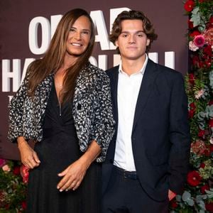 Nathalie Marquay-Pernaut et son fils Tom au photocall de la soirée Omar Harfouch "Dîner chez Maxim's" à Paris le 9 octobre 2024. © Perusseau / Tribeca / Bestimage