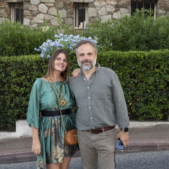 Exclusif - Romain Sardou et sa compagne Kym Thiriot - M (Matthieu Chedid) en concert inédit et unique, en acoustique au Théâtre de Verdure lors de l'ouverture de la 41ème édition du Festival de Ramatuelle le 1er aout 2025. © Cyril Bruneau / Festival de Ramatuelle / Bestimage