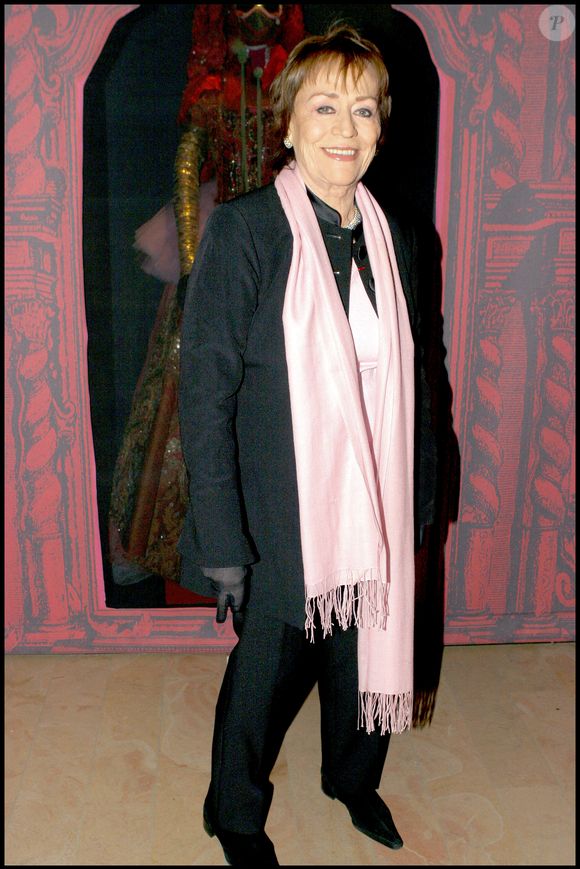 Archives - Annie Girardot. Exposition 'Rouge' costumes de scène vus par Christian Lacroix & l'Opéra Garnier le 26 janvier 2006. Guillaume Gaffiot/Bestimage