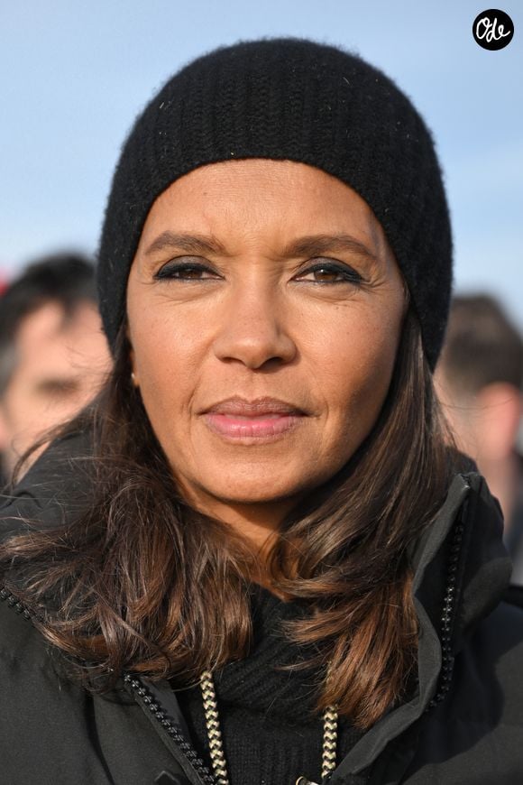 "Mais je peux vous dire que, quand j'ai eu mon contrôle fiscal et qu'elle m'a dit : 'Merci, nous n'avons rien contre vous', c'est rare. Je vous assure, j'étais super fière."

Comme elle l'avait annoncé la semaine dernière, l'animatrice de l'émission "L'amour est dans le pré", Karine Le Marchand, a amené près de 200 croissants aux agriculteurs sur un barrage sur l'autoroute A4 aux portes de Paris, pour leur affirmer son soutien. Le 29 janvier 2024
© Pierre Perusseau - Jeremy Melloul / Bestimage