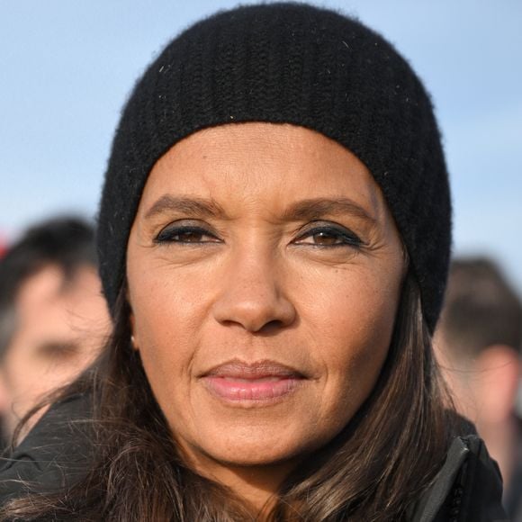 "Mais je peux vous dire que, quand j'ai eu mon contrôle fiscal et qu'elle m'a dit : 'Merci, nous n'avons rien contre vous', c'est rare. Je vous assure, j'étais super fière."

Comme elle l'avait annoncé la semaine dernière, l'animatrice de l'émission "L'amour est dans le pré", Karine Le Marchand, a amené près de 200 croissants aux agriculteurs sur un barrage sur l'autoroute A4 aux portes de Paris, pour leur affirmer son soutien. Le 29 janvier 2024
© Pierre Perusseau - Jeremy Melloul / Bestimage