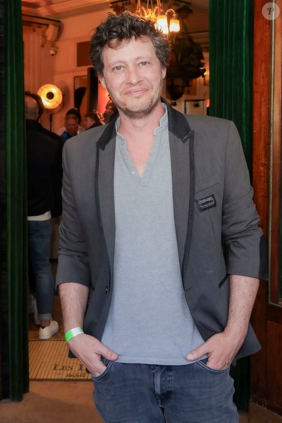 Jana et Jahlil pratiquent tous deux le théâtre et possèdent un sens musical déjà bien affirmé. 

Jonathan Dassin lors de la soirée de l'été littéraire et musical aux Deux Magots à Paris le 27 juin 2022.

© Jack Tribeca / Bestimage