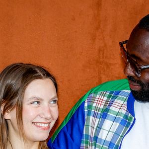Thomas Ngijol et sa belle-fille Gina Rocher au Village lors de la nocturne des Internationaux de France de tennis de Roland Garros 2023 à Paris, France, le 2 juin 2023. © Moreau-Jacovides/Bestimage