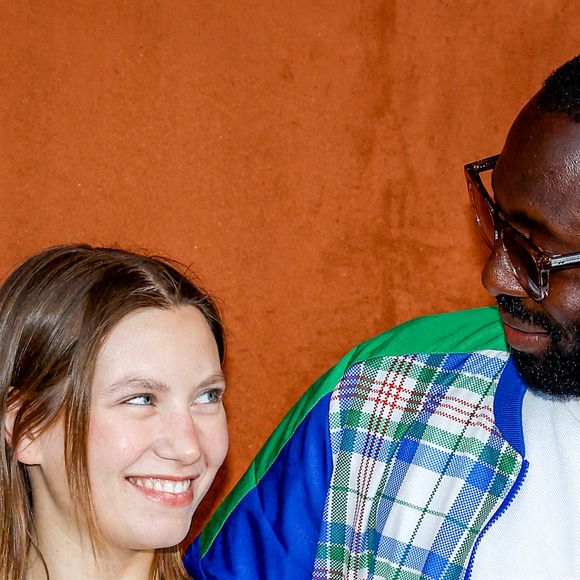 Thomas Ngijol et sa belle-fille Gina Rocher au Village lors de la nocturne des Internationaux de France de tennis de Roland Garros 2023 à Paris, France, le 2 juin 2023. © Moreau-Jacovides/Bestimage