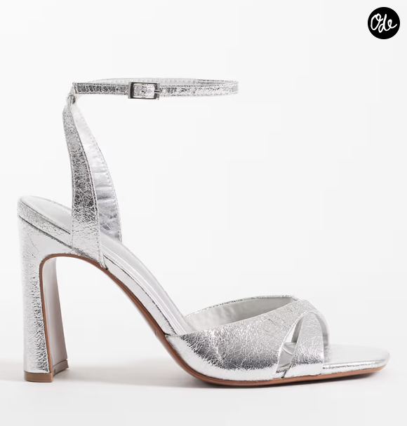 Nightcap - Sandales minimalistes à talon carré et brides croisées // Sandales style mules à talon