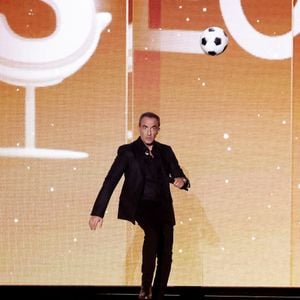 Exclusif - Nikos Aliagas lors de l'enregistrement de l'émission "La chanson secrète N°14", présentée par Nikos Aliagas et diffusée le 26 décembre sur TF1, à Paris le 9 décembre 2025. © Jacovides-Moreau/Bestimage