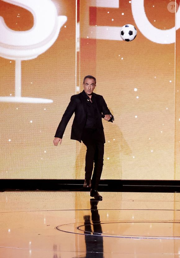 Exclusif - Nikos Aliagas lors de l'enregistrement de l'émission "La chanson secrète N°14", présentée par Nikos Aliagas et diffusée le 26 décembre sur TF1, à Paris le 9 décembre 2025. © Jacovides-Moreau/Bestimage
