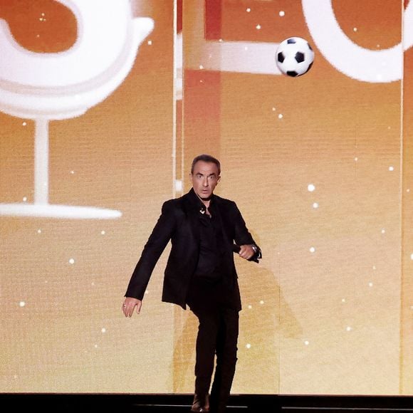 Exclusif - Nikos Aliagas lors de l'enregistrement de l'émission "La chanson secrète N°14", présentée par Nikos Aliagas et diffusée le 26 décembre sur TF1, à Paris le 9 décembre 2025. © Jacovides-Moreau/Bestimage