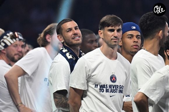 Lucas Hernández, Fabian Ruiz, Désiré Doué - Le PSG célèbre son titre de Champion d'Europe 2026 avec ses supporters au Parc des Princes à Paris le 31 mai 2026. © Lionel Urman/Bestimage