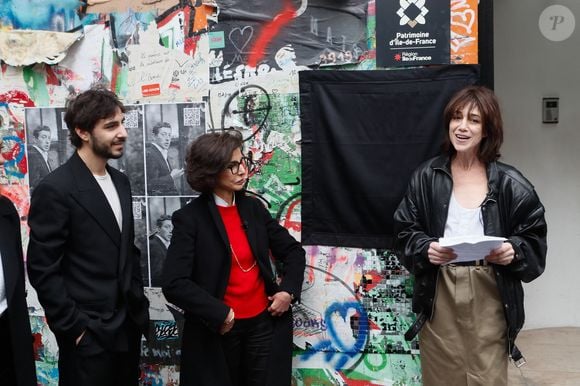 Charlotte Gainsbourg a exprimé son soulagement et sa joie sur Instagram, évoquant un nouveau départ pour la maison de son père.

Ben Attal, Rachida Dati (ministre de la culture), Charlotte Gainsbourg lors de la cérémonie de dévoilement de la plaque "Maison des Illustres" de la Maison Gainsbourg à Paris, France, le 2 avril 2024. © Christophe Clovis/Bestimage