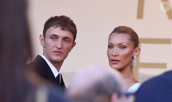 Anwar Hadid et sa soeur Bella - Montée des marches du film " Garance " lors du 79ème Festival International du Film de Cannes, le 17 mai 2026. © Jacovides-Moreau / Bestimage