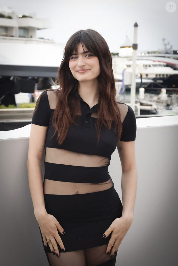 Exclusif - La chanteuse Marguerite en backstage de l'émission "C à vous" lors du 78ème Festival International du Film de Cannes le 19 mai 2025. © Jack Tribeca / Bestimage
