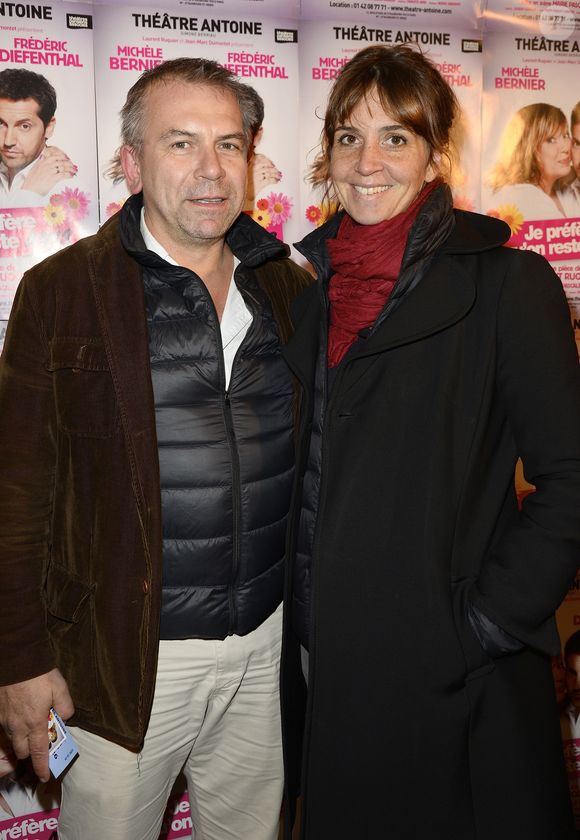 Philippe Torreton et sa femme Elsa Boublil - People à la 150ème représentation de la pièce "Je préfère qu'on reste amis" au théâtre Antoine à Paris le 5 novembre 2014.  
Crédit : COADIC GUIREC / BESTIMAGE