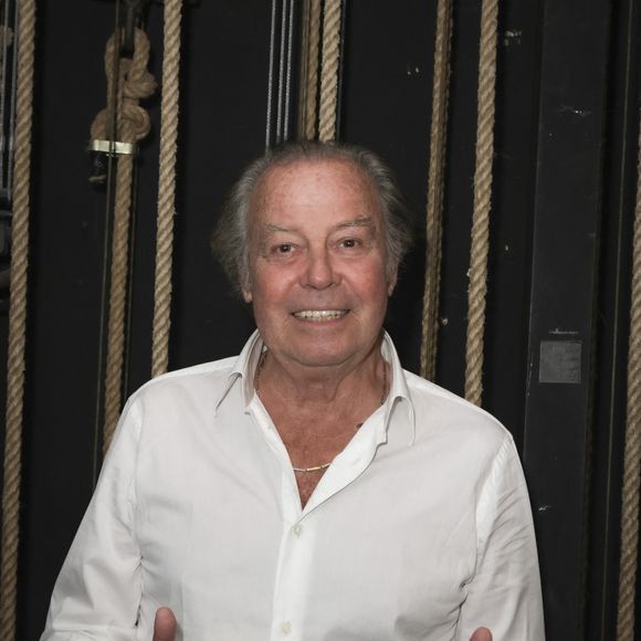 Légende : Exclusif - Michel Leeb lors du tournage de "Sur Scène Avec" à Paris, France, le 25 octobre 2024. © Jack Tribeca /Bestimage