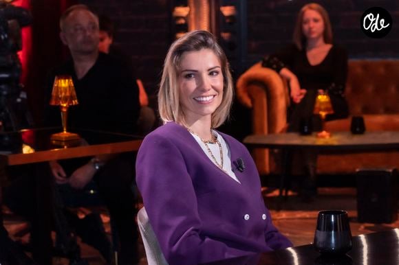 Elle a également laissé transparaître son moral en ajoutant : "Entre ça et l'actualité".

Alexandra Rosenfeld sur le plateau de l'émission OEED (On Est En Direct) présentée par Léa Salamé et Laurent Ruquier à Paris le 23/04/2022

© Jack Tribeca / Bestimage