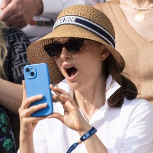 Natalie Portman en tribunes lors de la finale messieurs des Internationaux de France de Tennis de Roland Garros 2025 (jour 15), à Paris, France, le 8 juin 2025. © Cyril Moreau/Bestimage