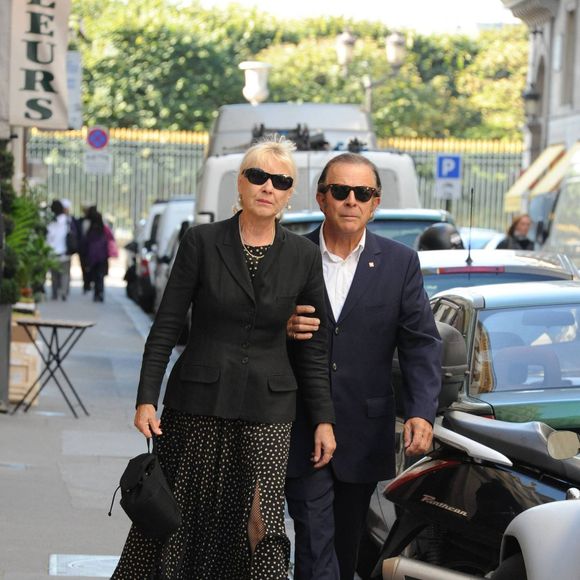 Roland Giraud et son épouse Maaike Jansen assistent aux obsèques de l'acteur Patrick Guillemin qui se déroulent à l'église Saint Roch à Paris, France, le 30 août 2011. Photo ABACAPRESS.COM