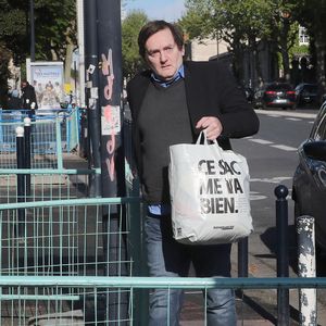 Pierre Palmade est sorti de la prison de Bordeaux, il purgera sa peine sous bracelet électronique à son domicile. Le 16 avril 2025
L’humoriste, à qui un aménagement de peine a été accordé pour purger sa condamnation après un grave accident de la route en Seine-et-Marne, a quitté ce mercredi matin la prison de Gradignan, près de Bordeaux. Agence / Bestimage