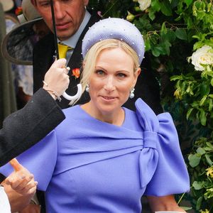 Zara Tindall au mariage de Harriet Sperling et Peter Phillips à l'église All Saints à Kemble, Gloucestershire le 6 juin 2026. Photo : Ben Birchall/PA Wire