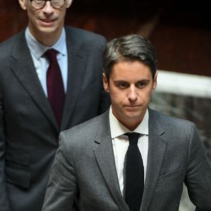 Il était alors âgé de seulement 34 ans et a été nommé à Matignon après plusieurs fonctions ministérielles. 
Gabriel Attal - Questions au gouvernement à l'Assemblée Nationale à Paris le 18 mars 2025.

© Lionel Urman / PsnewZ / Bestimage