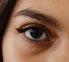 L'évolution des tendances pour les sourcils a marqué de nombreuses décennies de beauté.