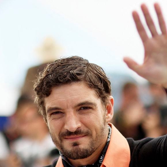 Niels Schneider au photocall du film "La Bataille De Gaulle : L'Âge De Fer" (De Gaulle : Tilting Iron) lors du 79ème Festival International du Film de Cannes, France, le 21 mai 2026. © Jacovides-Moreau/Bestimage